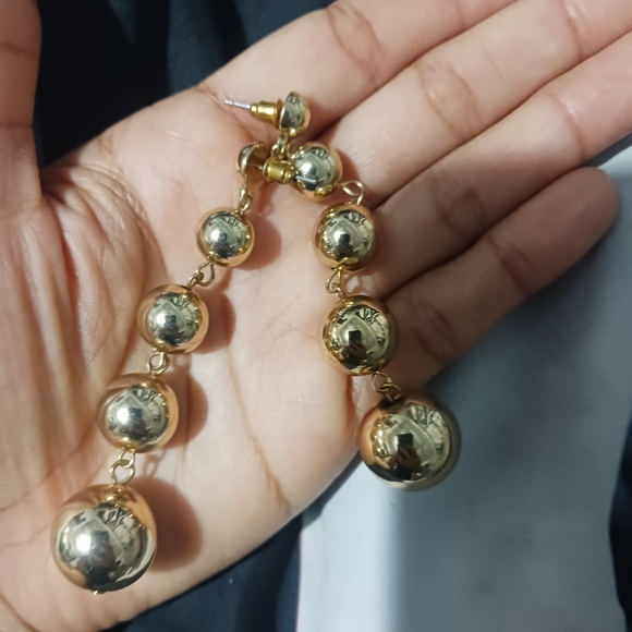 NEW Women Fashion gold balls long earrings - Picture 3 of 4
